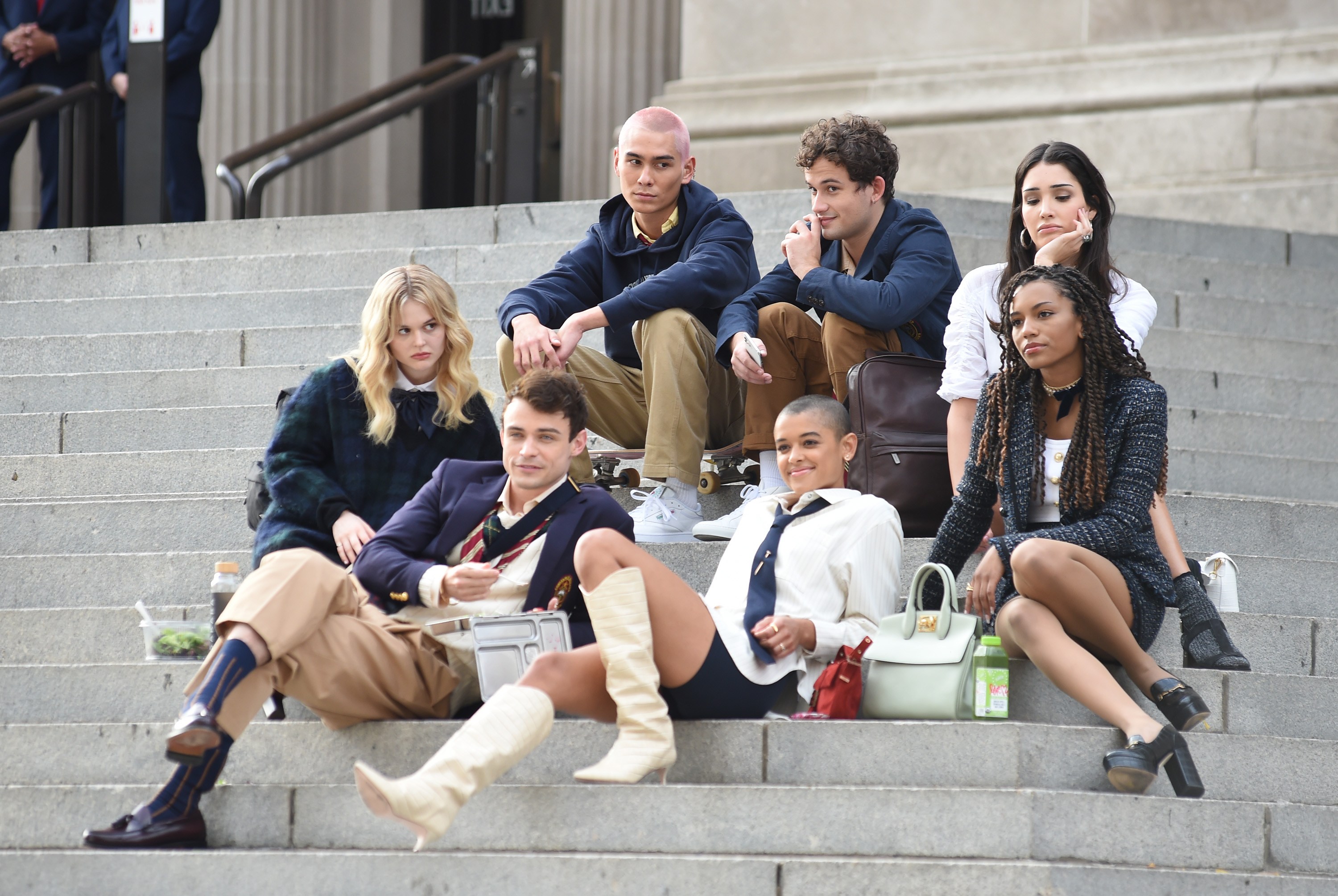Evan Mock, Eli Brown, Zion Moreno, Emily Alyn Lind, Thomas Doherty, Jordan Alexander and Savannah Lee Smith on location for GOSSIP GIRL Film Shoot in NYC, Metropolitan Museum of Art, New York, NY November 10, 2020. Photo By: Kristin Callahan/Everett Collection