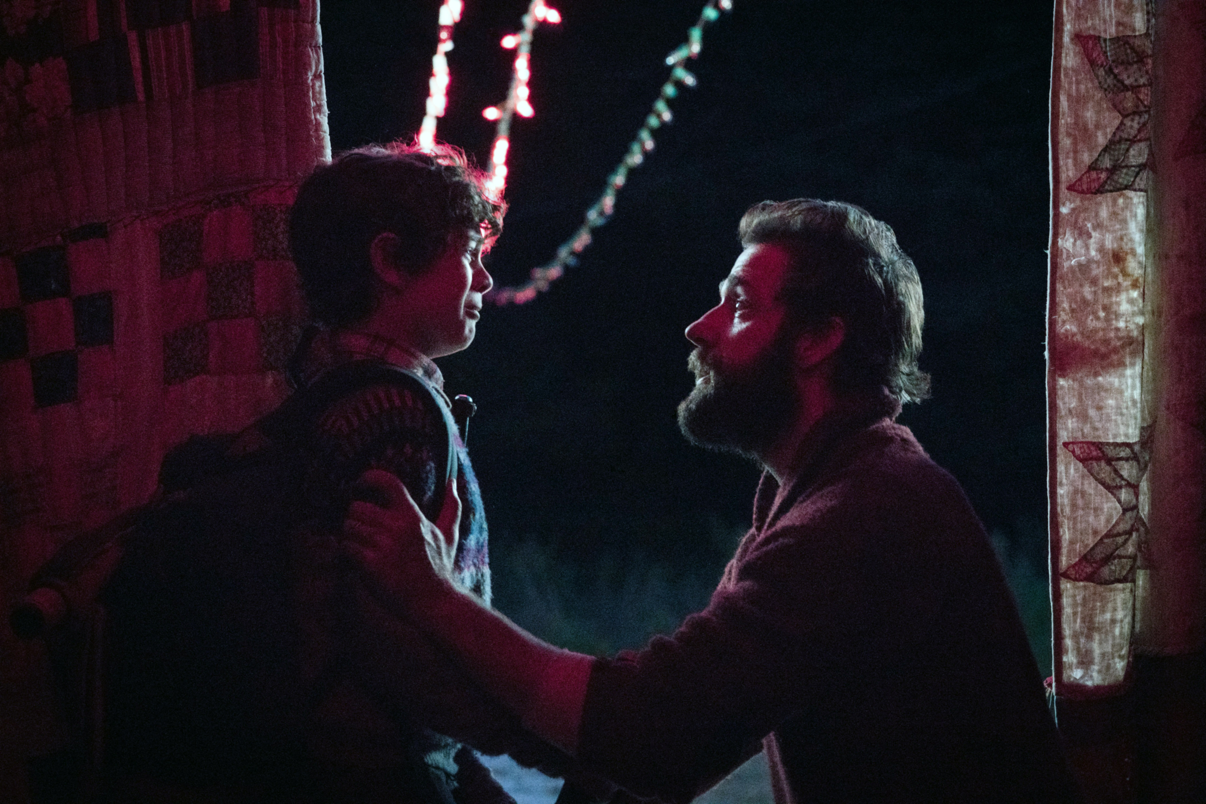 Noah Jupe, John Krasinski in A Quiet Place