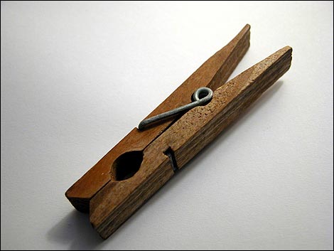 Wooden_Clothes_Peg.jpg