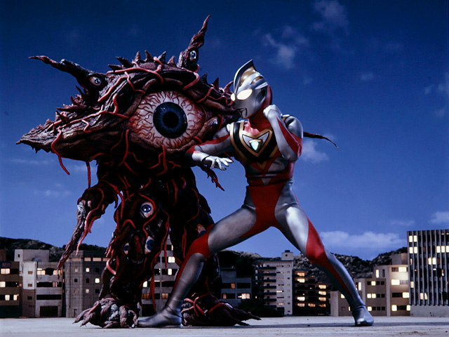 Gan-Q_02_v_Ultraman_Gaia.png