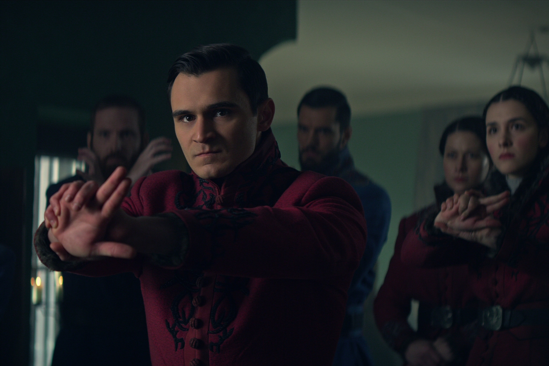 SHADOW AND BONE (L to R) JULIAN KOSTOV as FEDYOR in SHADOW AND BONE Cr. COURTESY OF NETFLIX © 2021