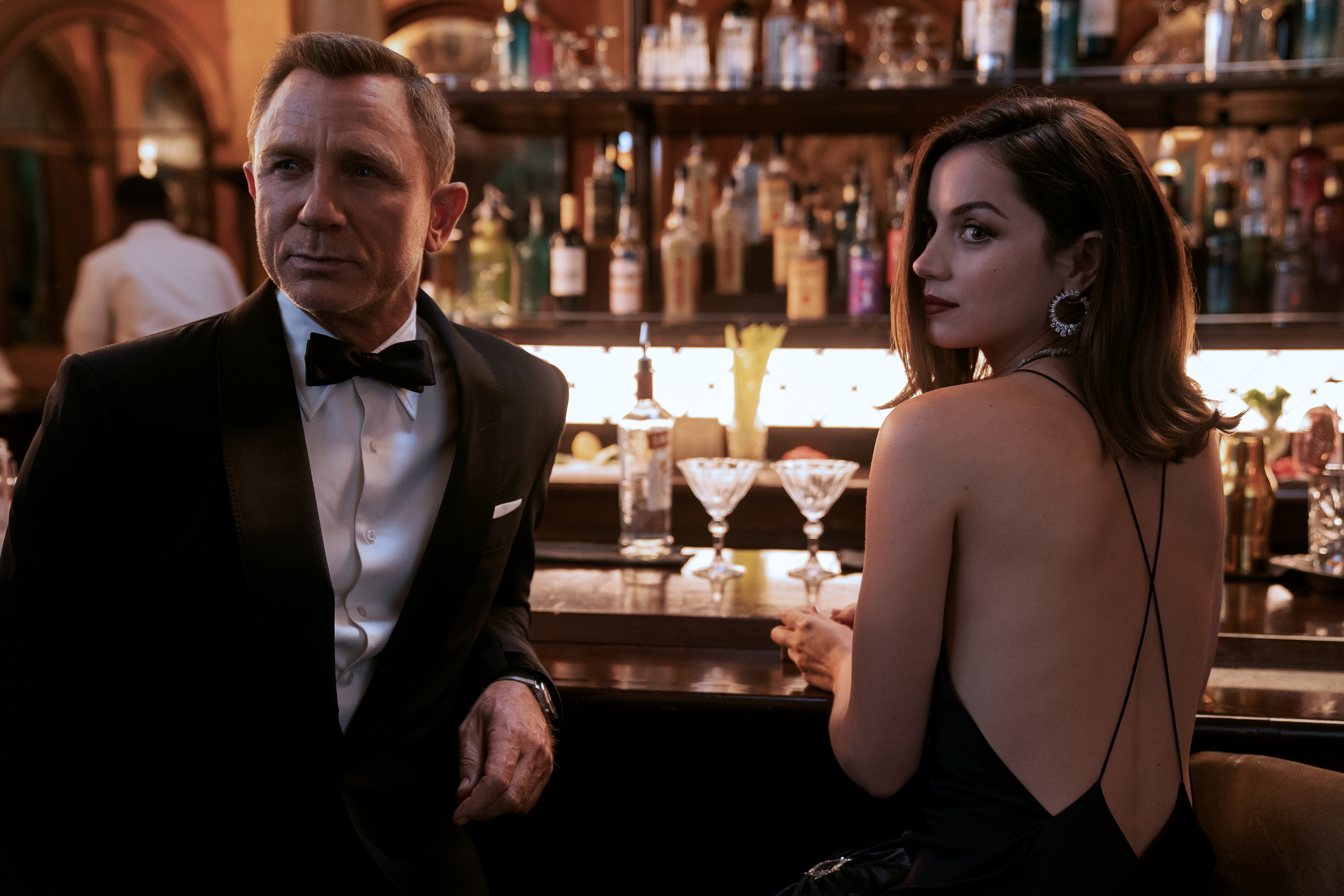 B25_39456_RC2James Bond (Daniel Craig) and Paloma (Ana de Armas) inNO TIME TO DIE, an EON Productions and Metro-Goldwyn-Mayer Studios filmCredit: Nicola Dove© 2020 DANJAQ, LLC AND MGM. ALL RIGHTS RESERVED.