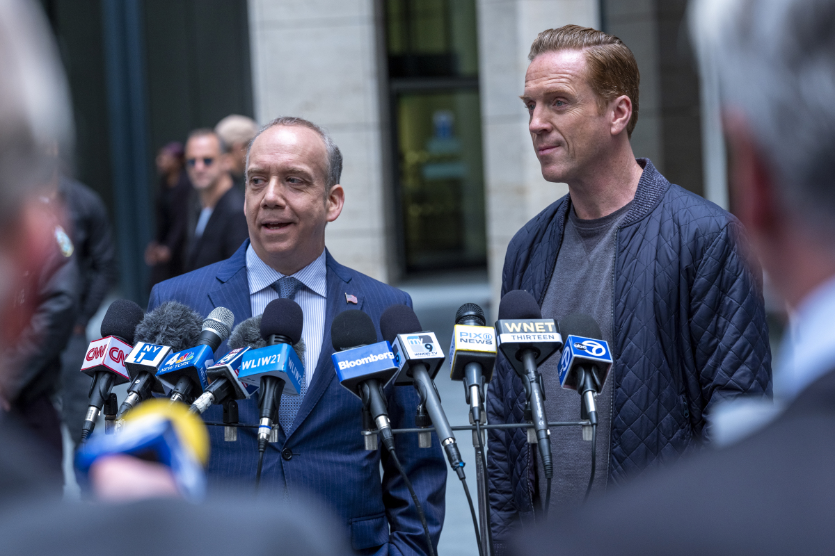 (L-R): Paul Giamatti as Chuck Rhoades and Damian Lewis as Bobby Axe Axelrod in BILLIONS “No Direction Home”. Photo Credit: Laurence Cendrowicz/SHOWTIME