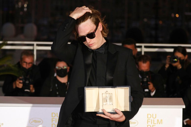 Caleb Landry Jones, winner of the award for best actor for the film' Nitram' poses for photographers during the awards ceremony at the 74th international film festival, Cannes, southern France, Saturday, July 17, 2021. (Photo by Vianney Le Caer/Invision/AP)
