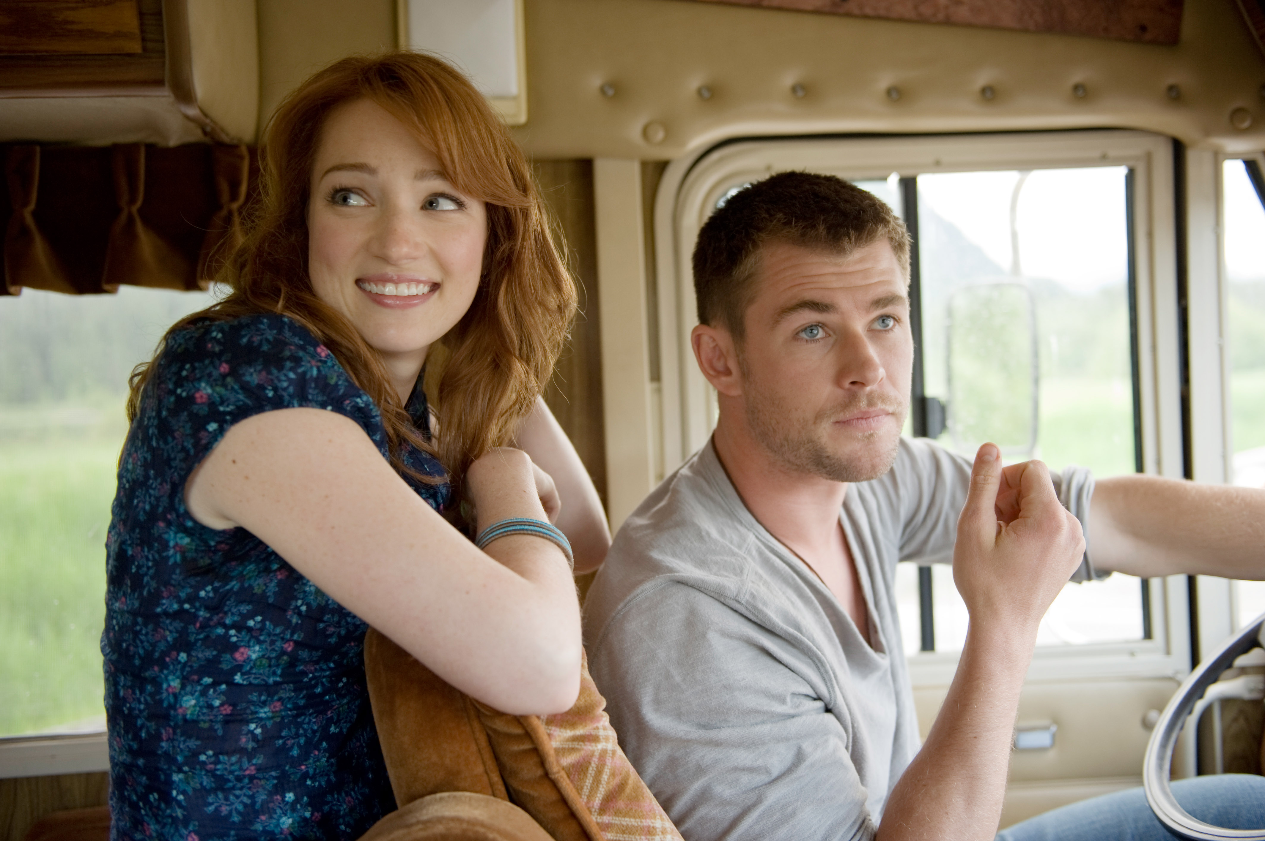 THE CABIN IN THE WOODS, from left: Kristen Connolly, Chris Hemsworth, 2012, ph: Diyah Pera / © Lionsgate /Courtesy Everett Collection
