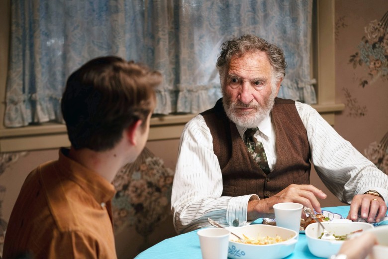 THE FABELMANS, from left: Gabriel LaBelle, Judd Hirsch, 2022. ph: Merie Weismiller Wallace / © Universal Pictures / Courtesy Everett Collection