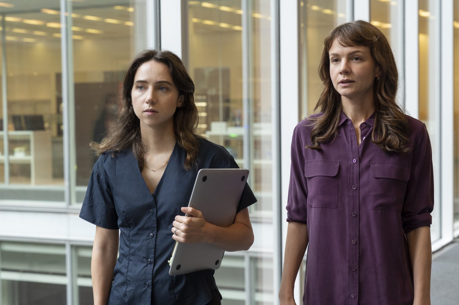 (from left) Jodi Kantor (Zoe Kazan) and Megan Twohey (Carey Mulligan) in She Said, directed by Maria Schrader.