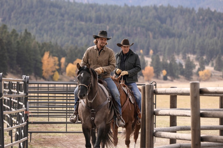 YELLOWSTONE, from left: Luke Grimes, Kevin Costner, 'Resurrection Day', (Season 2, ep. 207, aired Aug. 7, 2019). photo: Emerson Miller / ©Paramount Television / Courtesy: Everett Collection