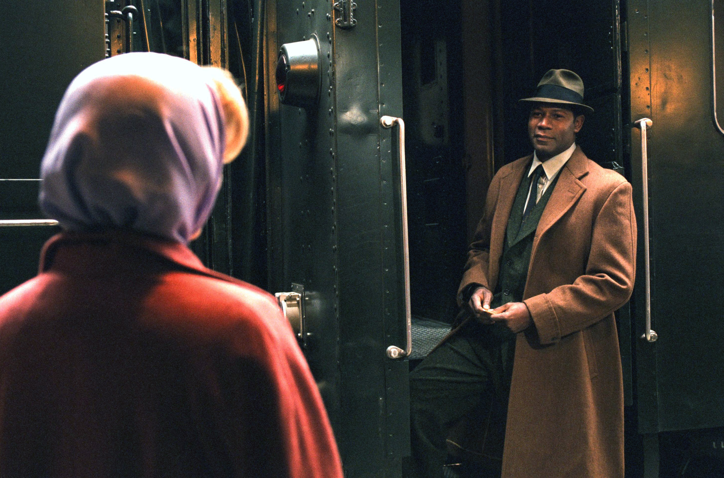 FAR FROM HEAVEN, Julianne Moore, Dennis Haysbert, 2002, (c) Focus Features/courtesy Everett Collection