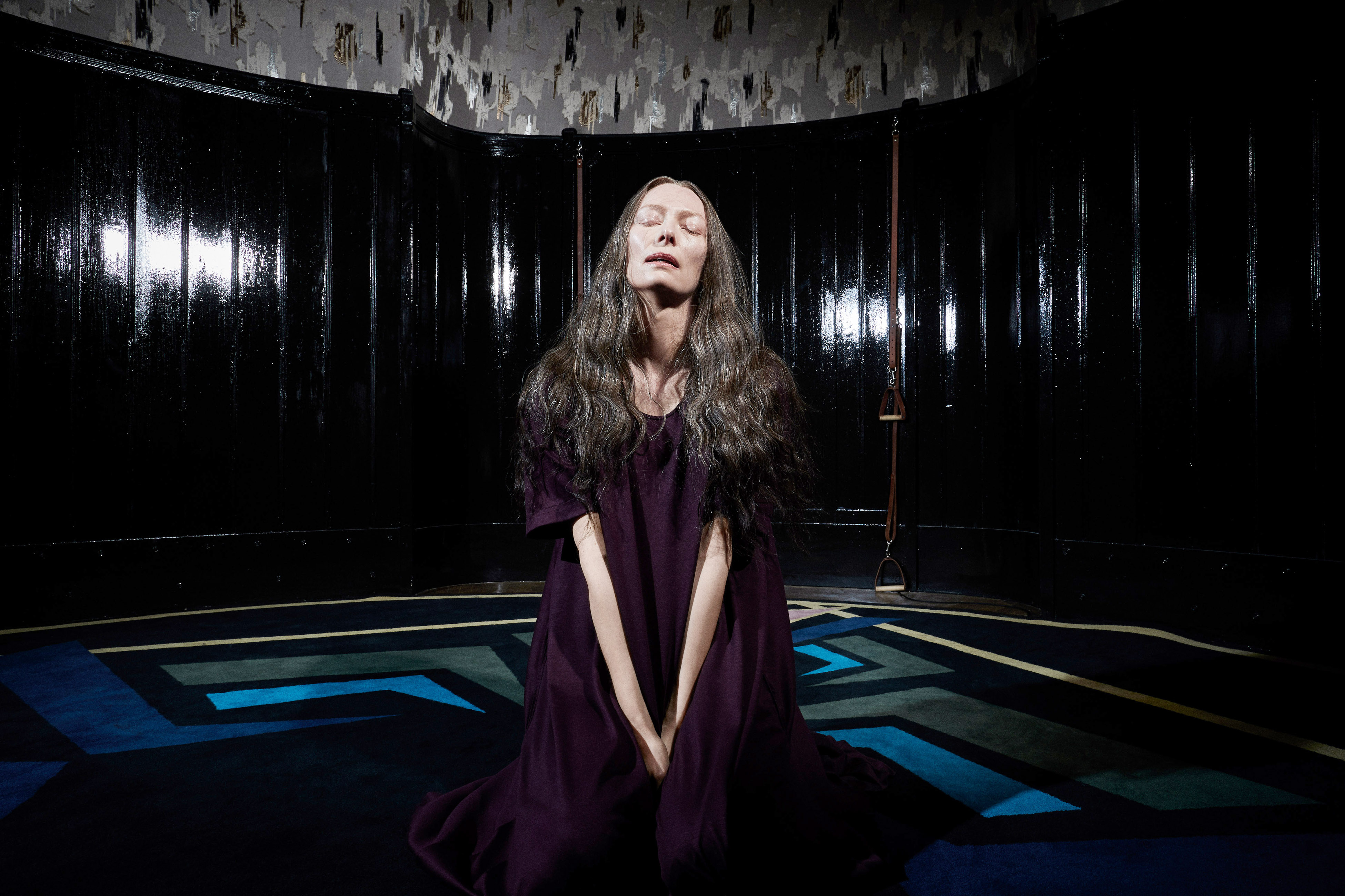 SUSPIRIA, Tilda Swinton, 2018. ph: Alessio Bolzoni/© Amazon Studios/courtesy Everett Collection