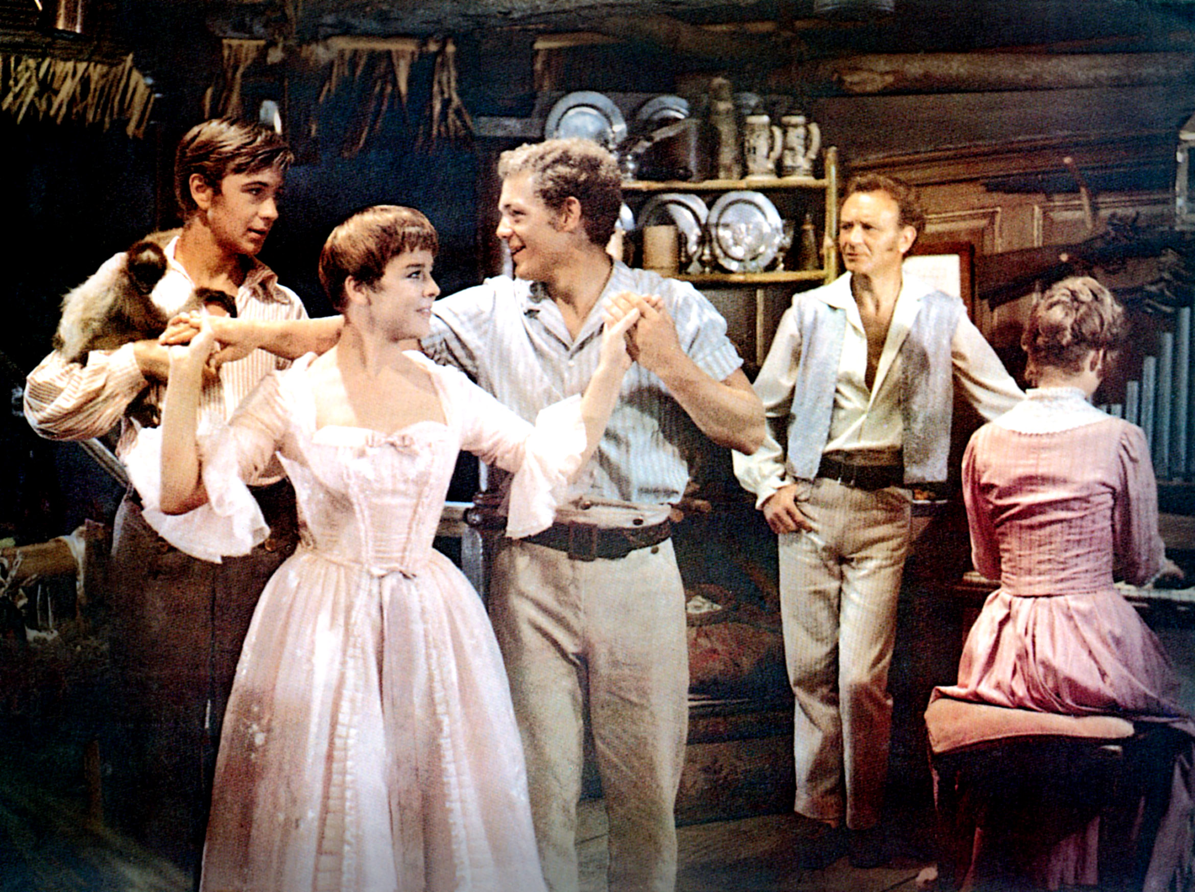 Tommy Kirk, Janet Munro, James MacArthur, John Mills, Dorothy McGuire in Swiss Family Robinson